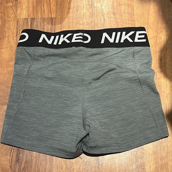 Nike Pro 3” Women’s Shorts - Picture 2 of 4